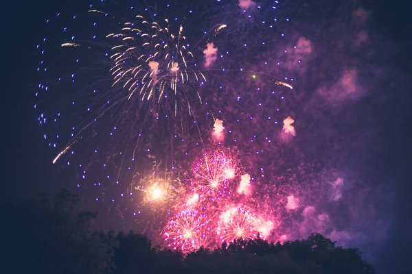 Ночное небо с фейерверком