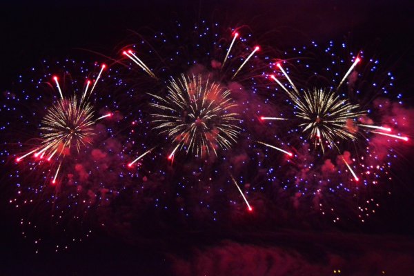 Фейерверк в небе
