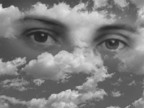 Глаз из облаков