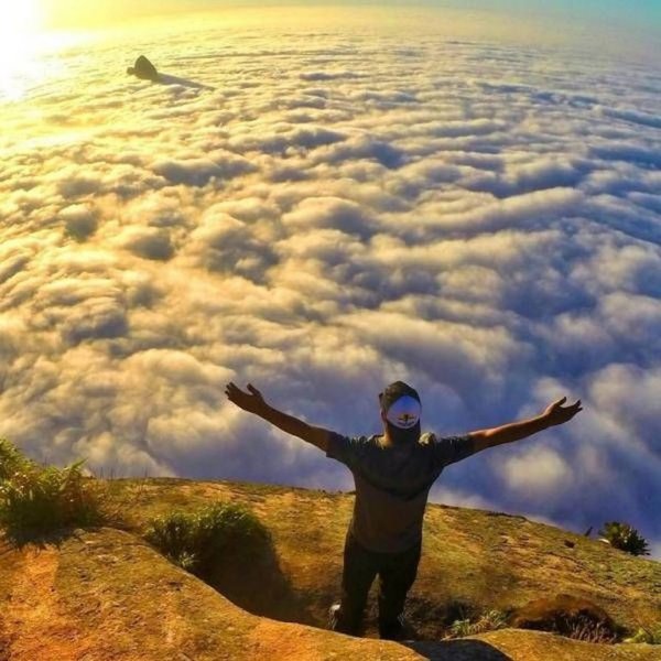 Человек уходит в небо