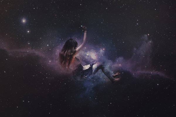 Девушка космос