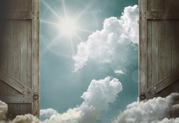 Открытая дверь