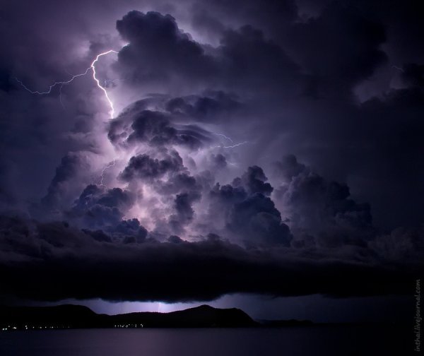 Грозовое небо с молниями