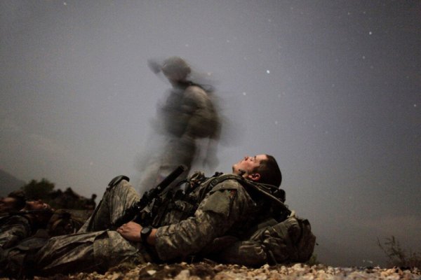 Памятник уходящим в небо