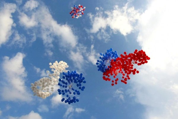 Российский Триколор в небе