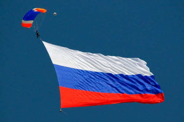 Флаг России в природе