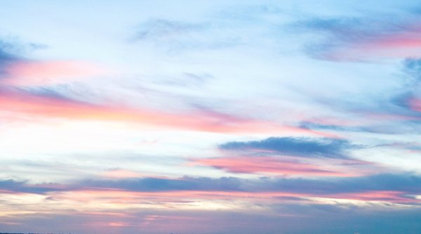 Голубое небо и трава