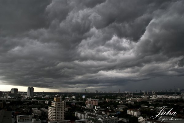 Пасмурное небо зимой