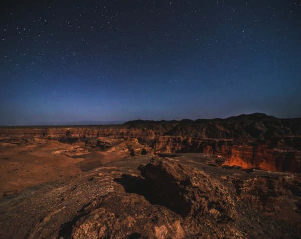 Поверхность Марса ночью