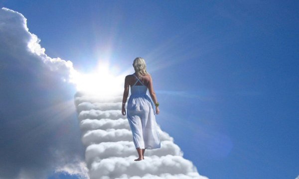 Человек уходит в небо