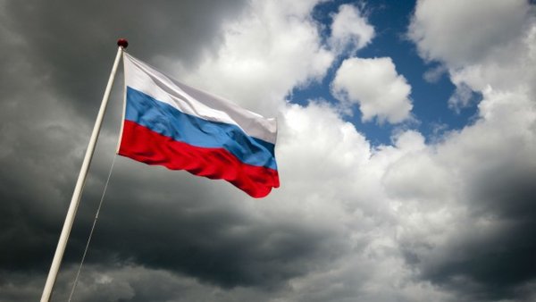 Самолет с флагом