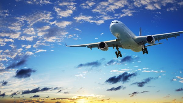 Самолет в облаках