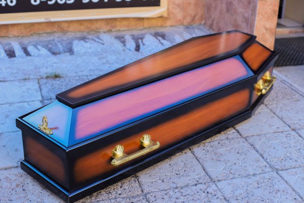 9 самых удивительных гробов, в которые не стыдно лечь