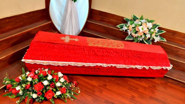 Красный гроб