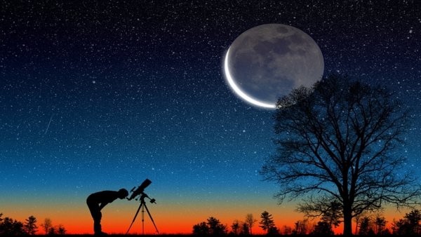 Телескоп на фоне звезд