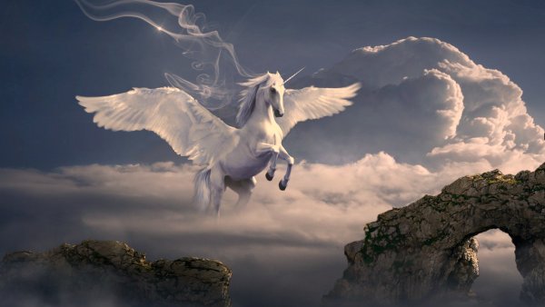 Единорог с крыльями на облаке