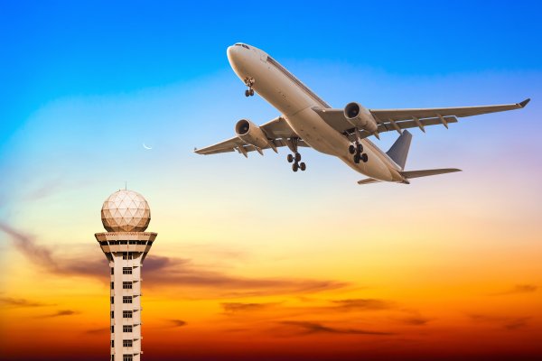 Самолет в небе