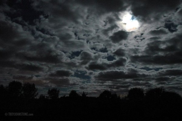 Пасмурное ночное небо