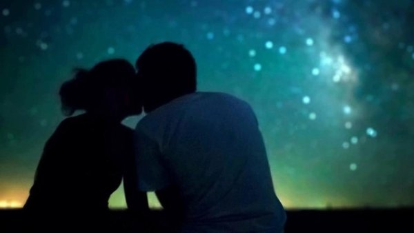 Поцелуй под звездным небом