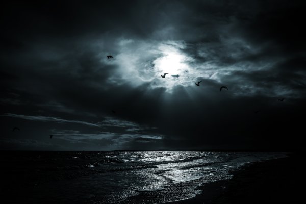 Мрачное ночное небо