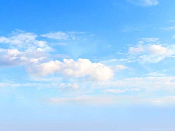 Голубое небо с белыми облаками