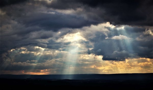 Солнце сквозь облака