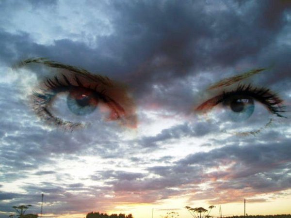 Глаза на фоне неба