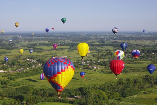 Воздушный шар с корзиной