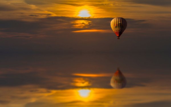 Воздушный шар над морем