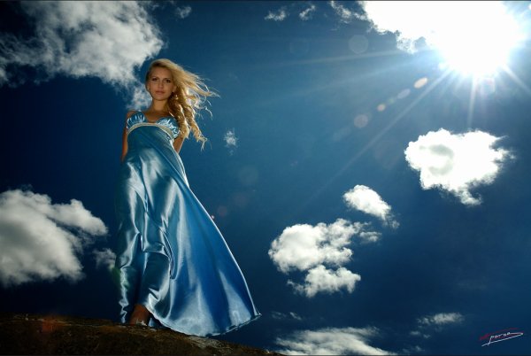 Образ девушки в облаках