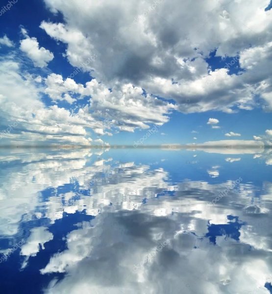 Отражение облаков в воде