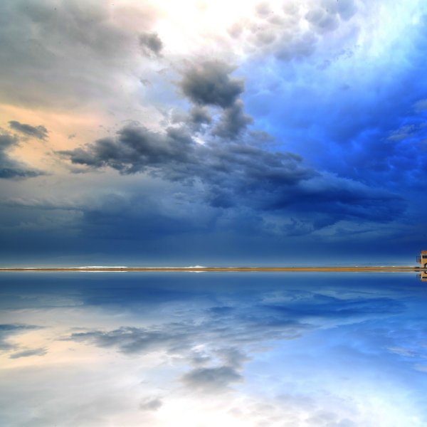 Отражение неба в воде