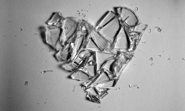 Человек рассыпается на кусочки