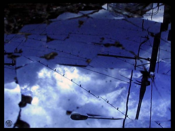 Девушка падает с неба