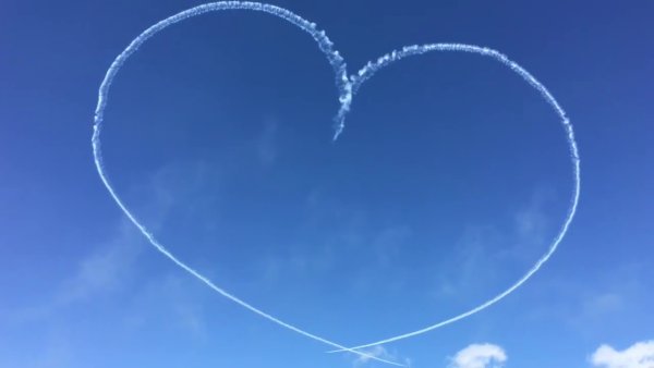 Большое сердце в небе