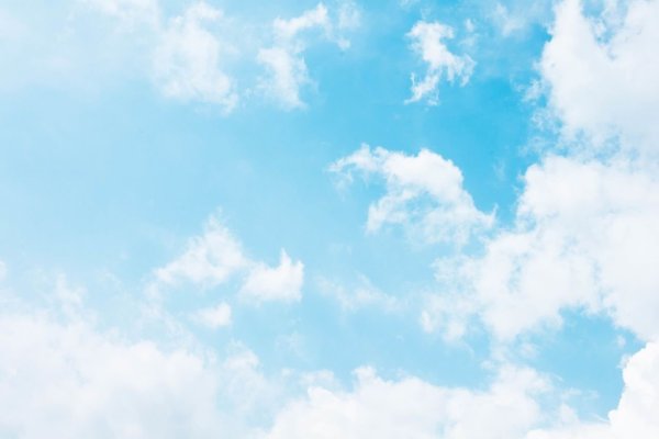 Светло голубое небо