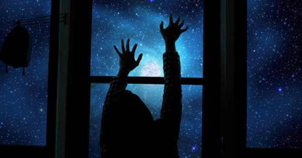 Звездное небо в окне