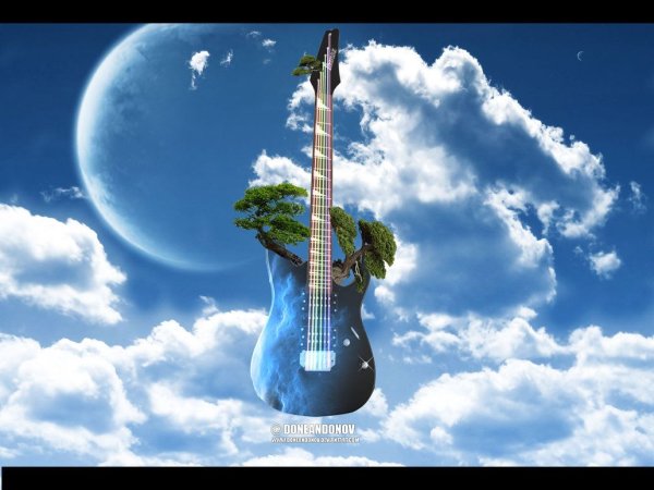 Гитара на фоне неба