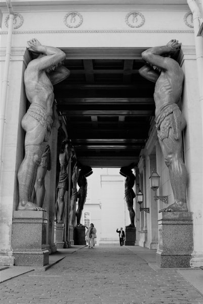 Атланты держат небо