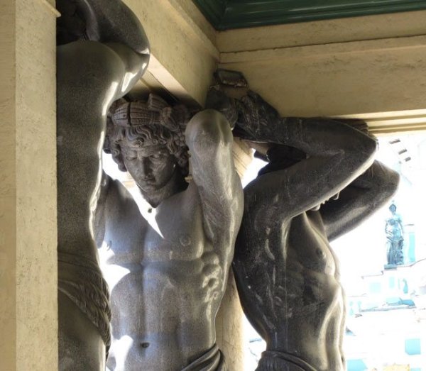 Атлант держит