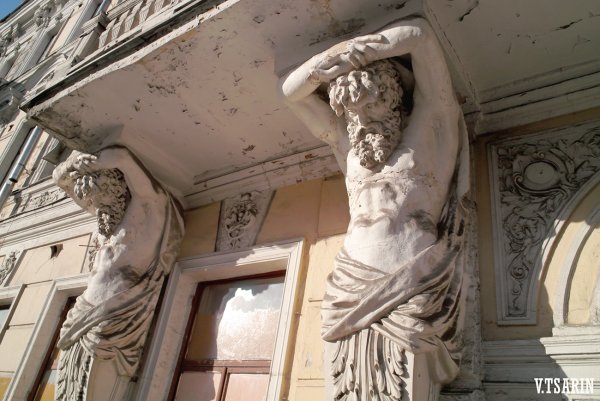 Атлант Титан скульптура