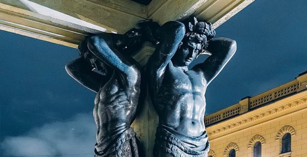 Атлант держит Небесный свод