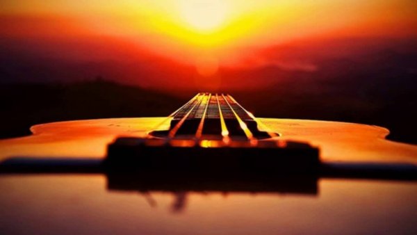 Гитарист на закате