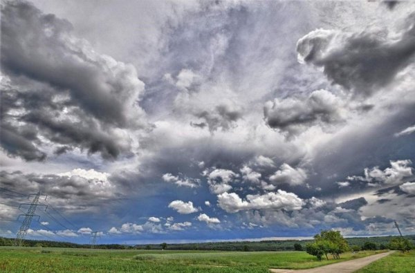 Малооблачно гроза
