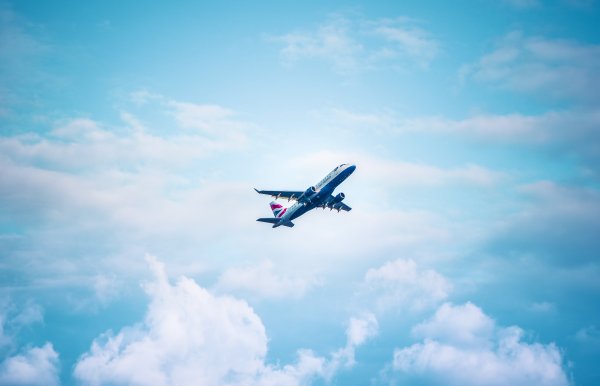 Улетающий самолет