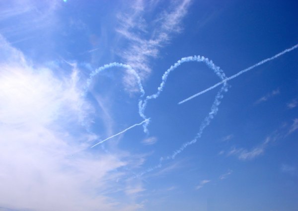 Сердце на фоне неба
