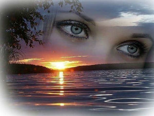 Женские глаза в небе