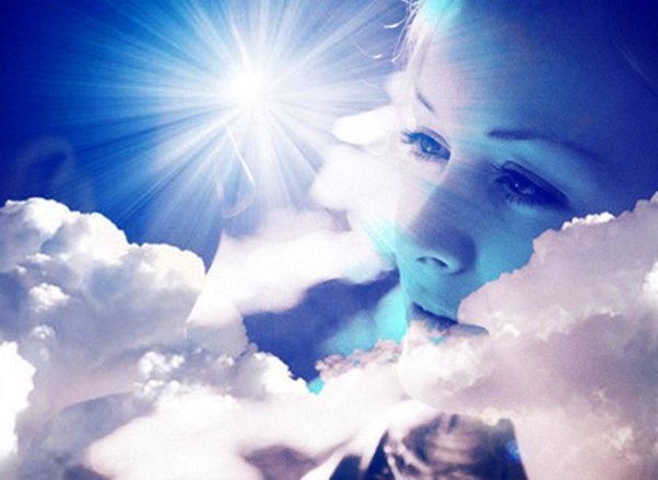 Глаза на фоне неба