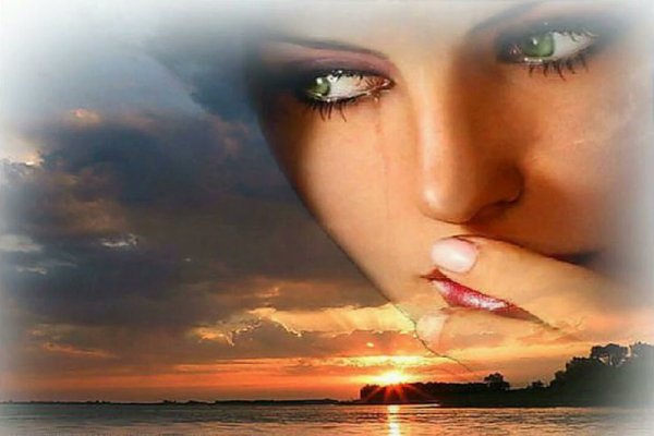 Голубые глаза женские