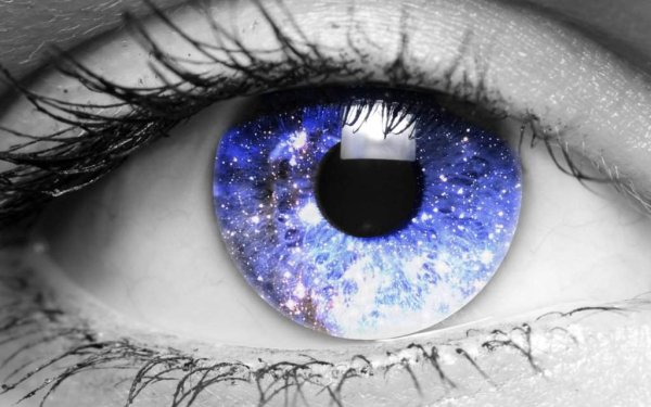 Женские глаза океан